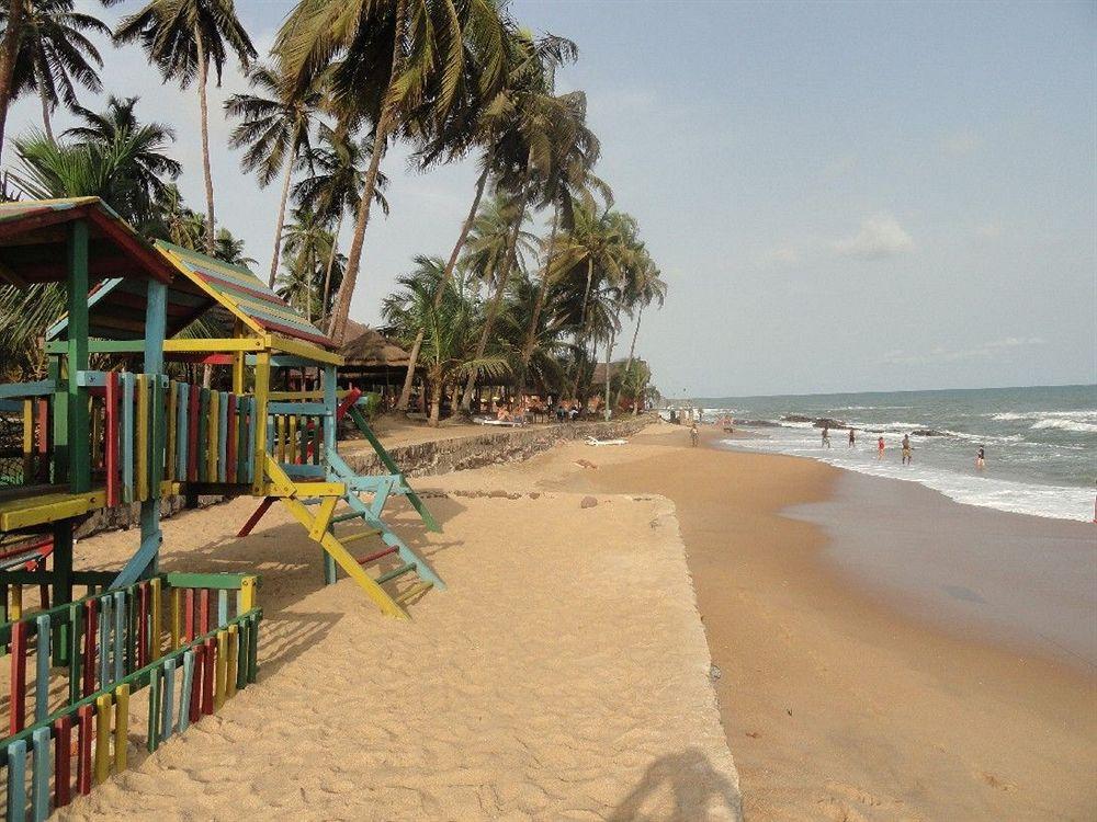 Coconut Grove Beach Resort Elmina Eksteriør billede