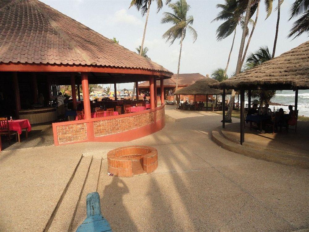 Coconut Grove Beach Resort Elmina Eksteriør billede