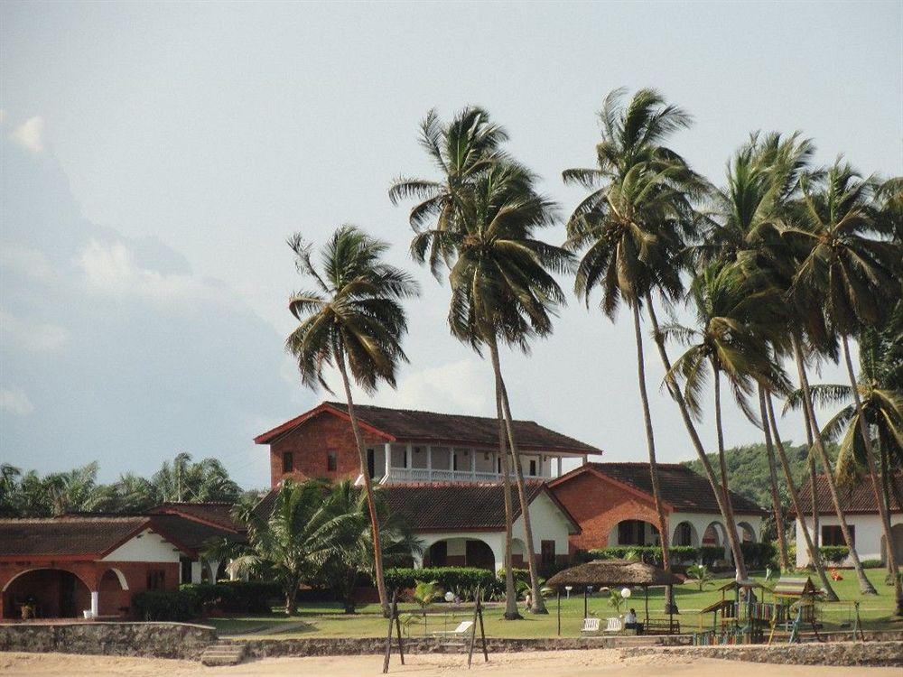 Coconut Grove Beach Resort Elmina Eksteriør billede