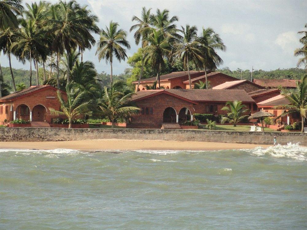 Coconut Grove Beach Resort Elmina Eksteriør billede