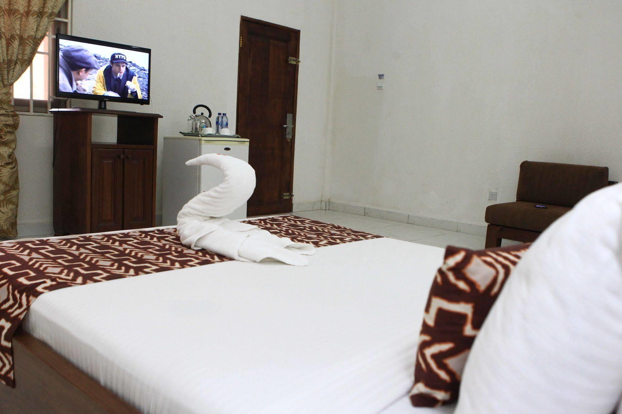 Coconut Grove Beach Resort Elmina Eksteriør billede