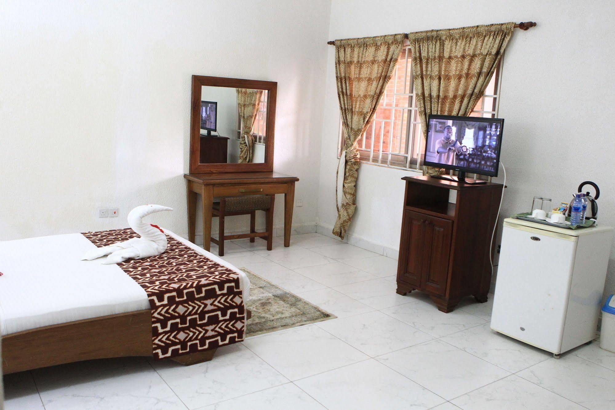 Coconut Grove Beach Resort Elmina Eksteriør billede