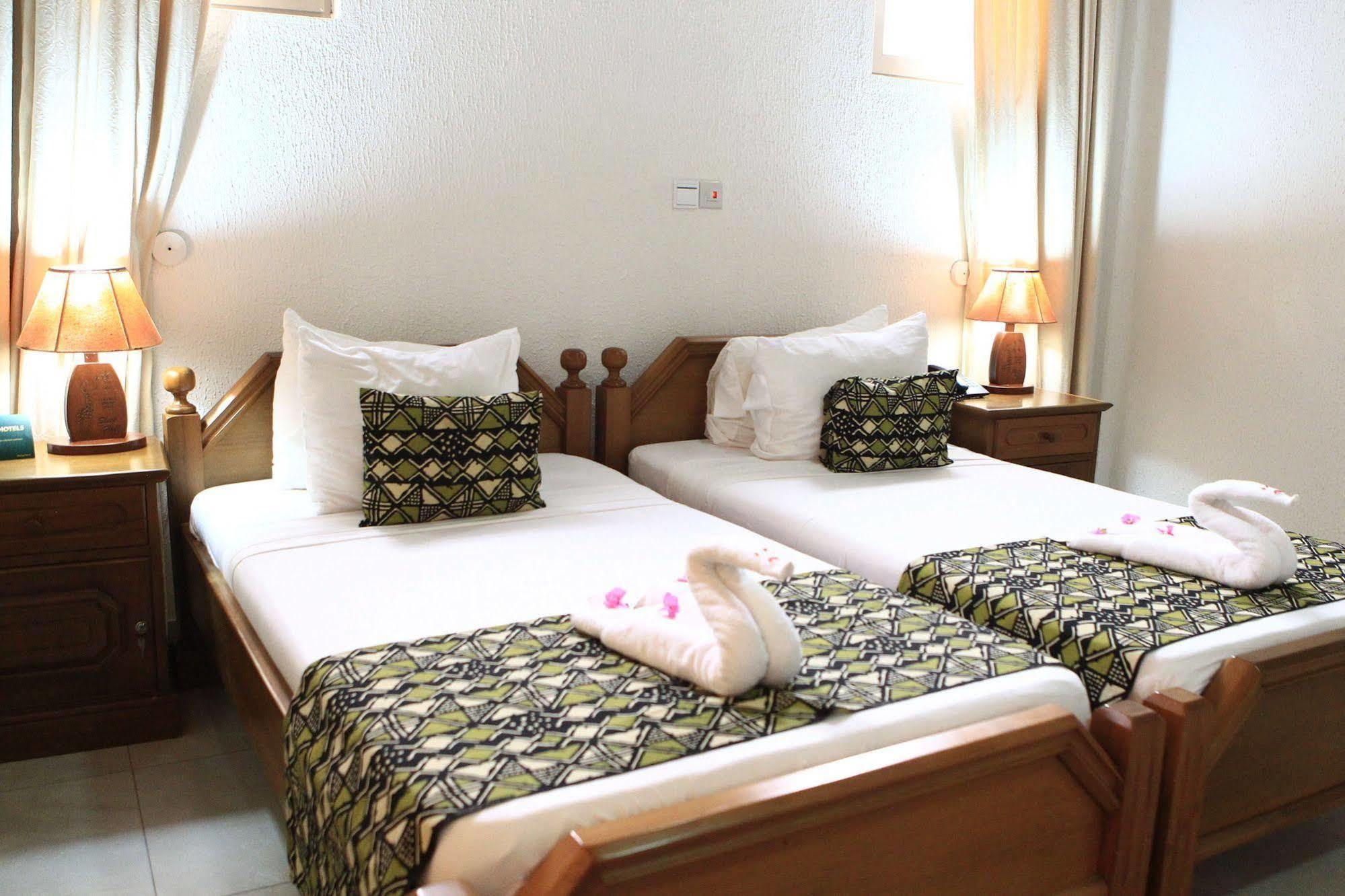 Coconut Grove Beach Resort Elmina Eksteriør billede