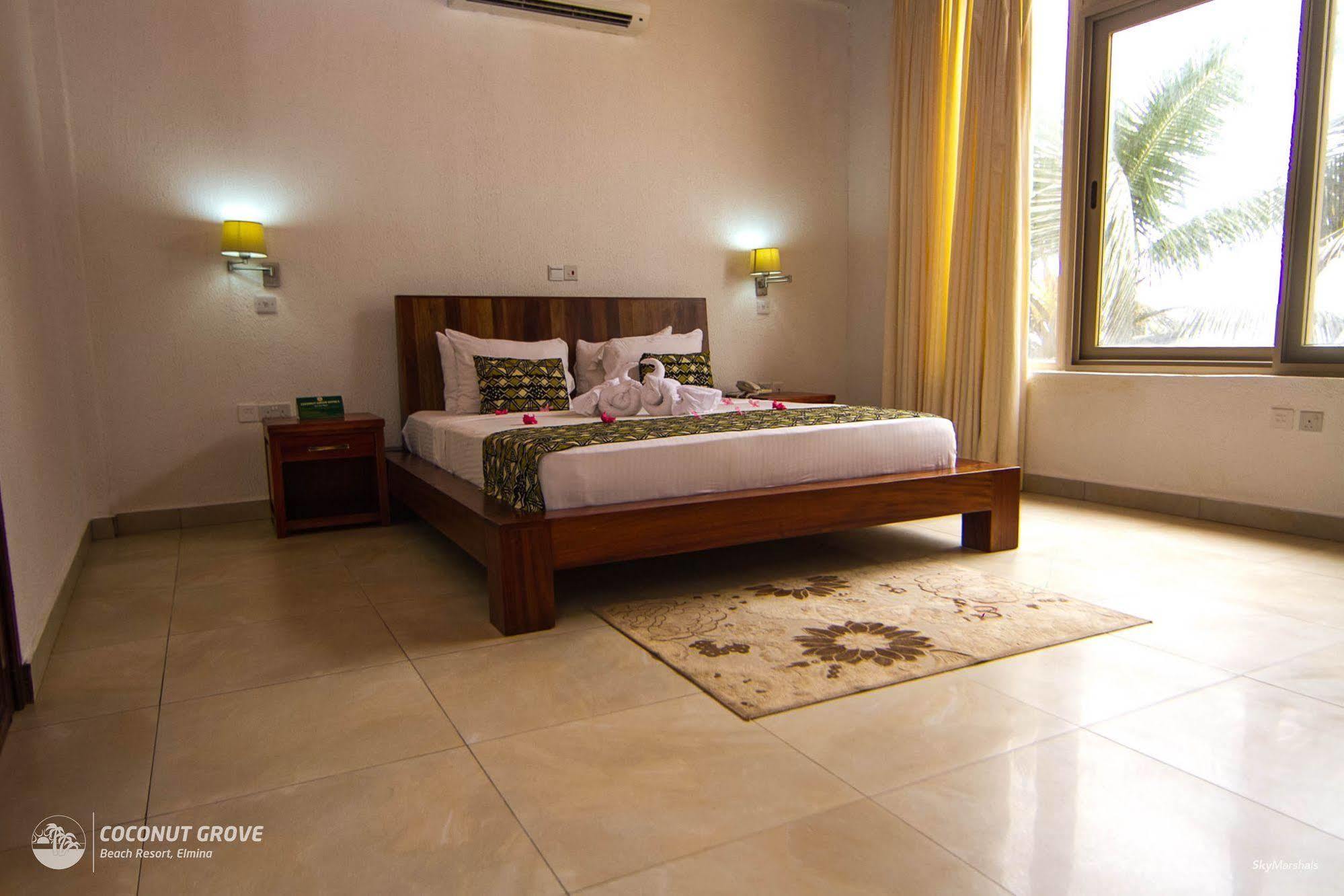 Coconut Grove Beach Resort Elmina Eksteriør billede