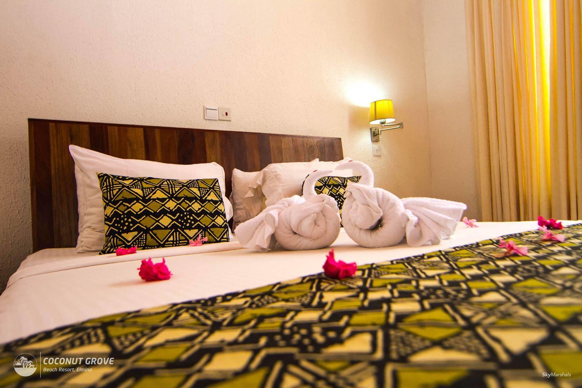 Coconut Grove Beach Resort Elmina Eksteriør billede