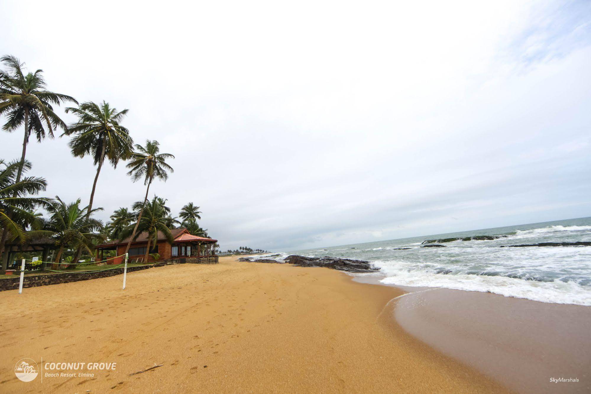 Coconut Grove Beach Resort Elmina Eksteriør billede