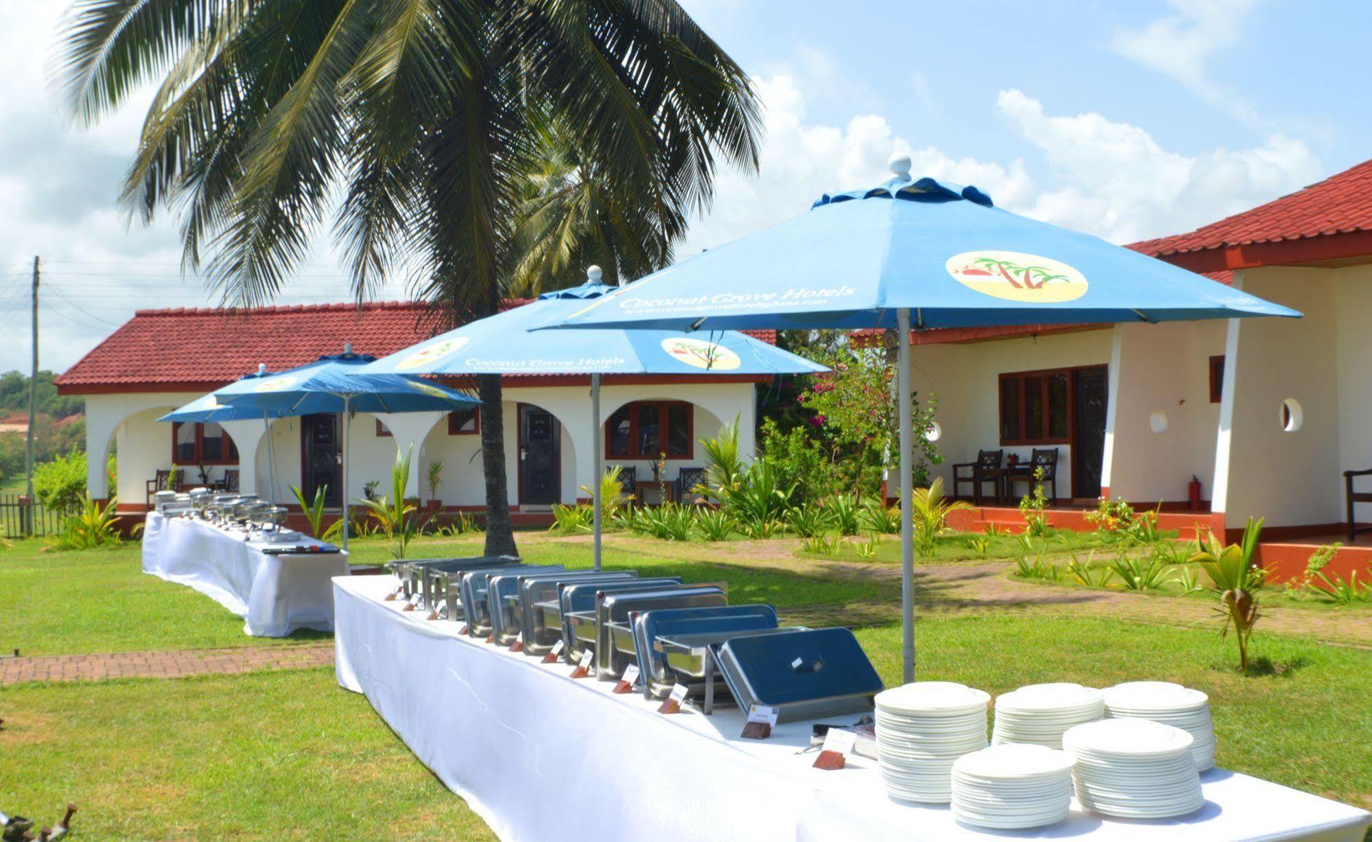 Coconut Grove Beach Resort Elmina Eksteriør billede