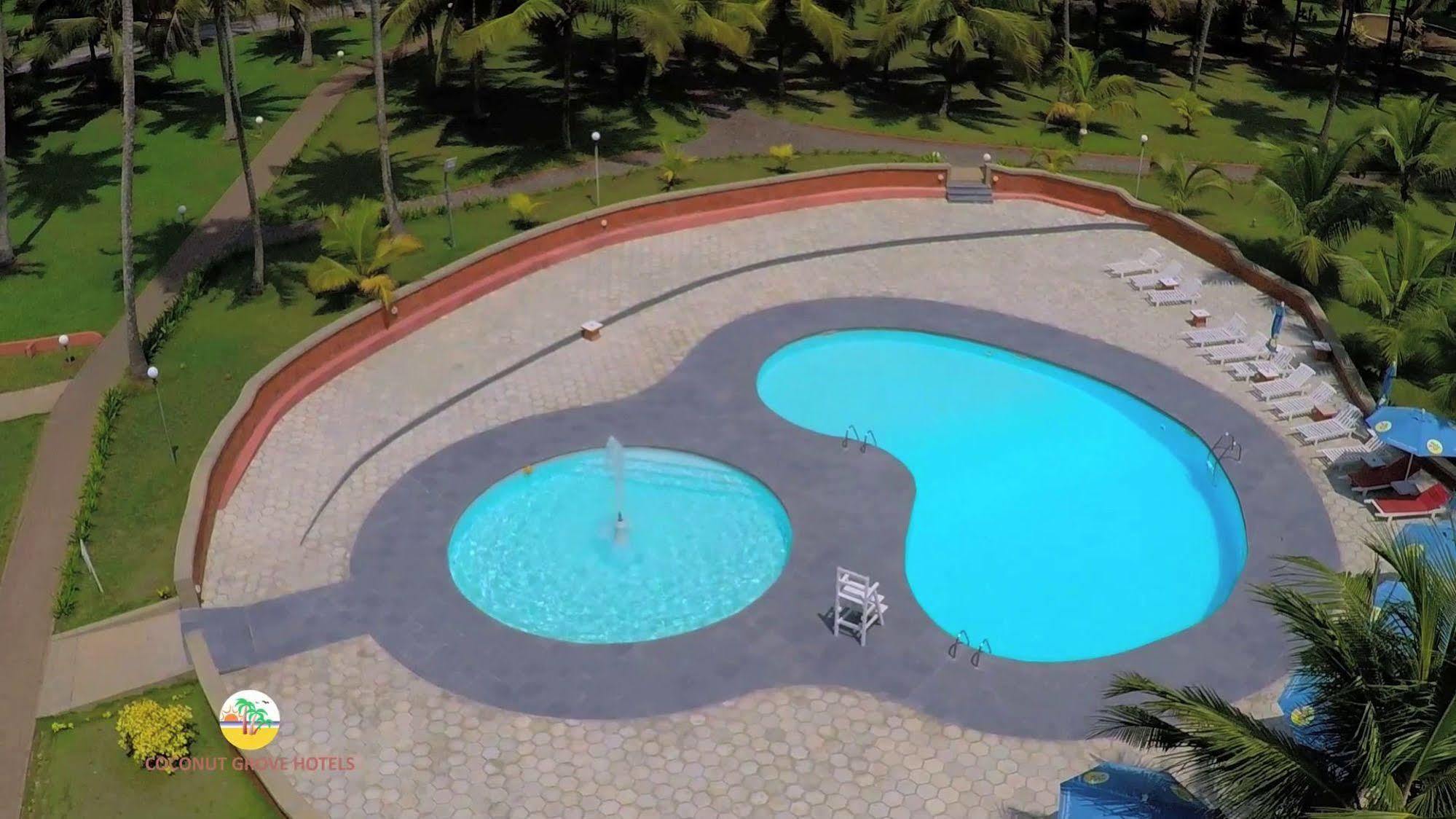 Coconut Grove Beach Resort Elmina Eksteriør billede
