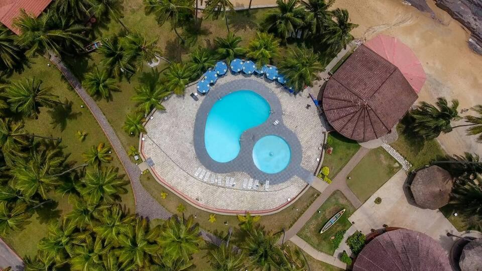 Coconut Grove Beach Resort Elmina Eksteriør billede