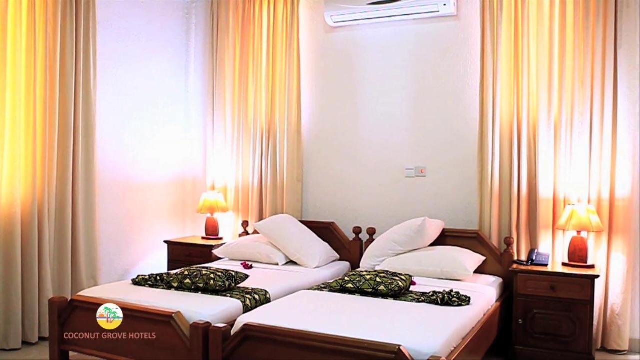 Coconut Grove Beach Resort Elmina Eksteriør billede