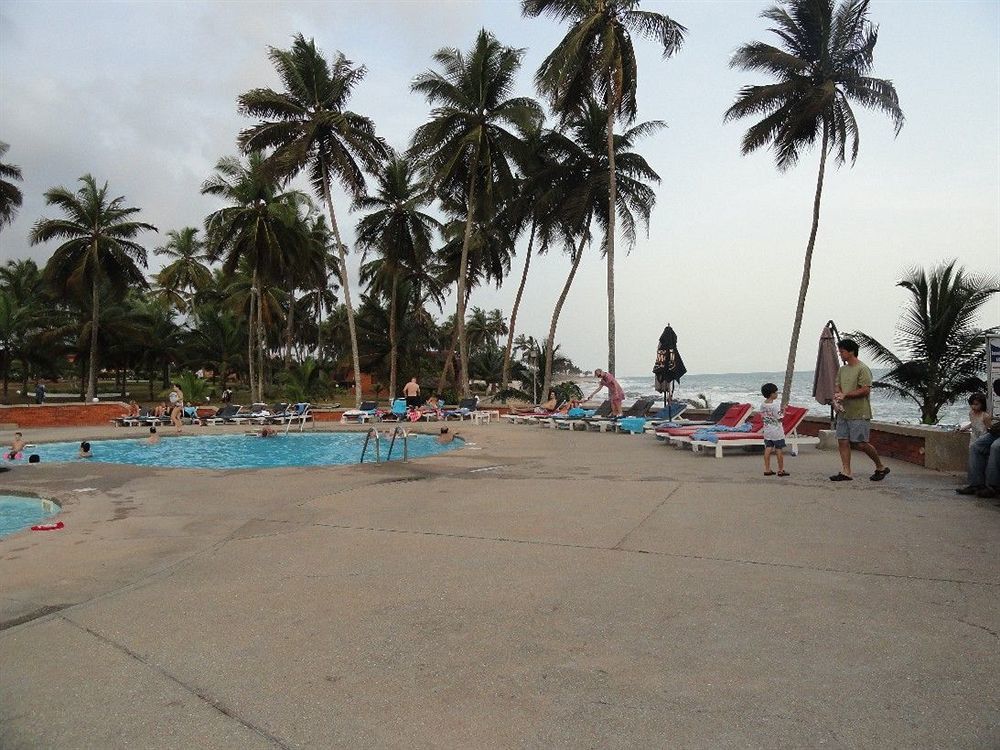 Coconut Grove Beach Resort Elmina Eksteriør billede