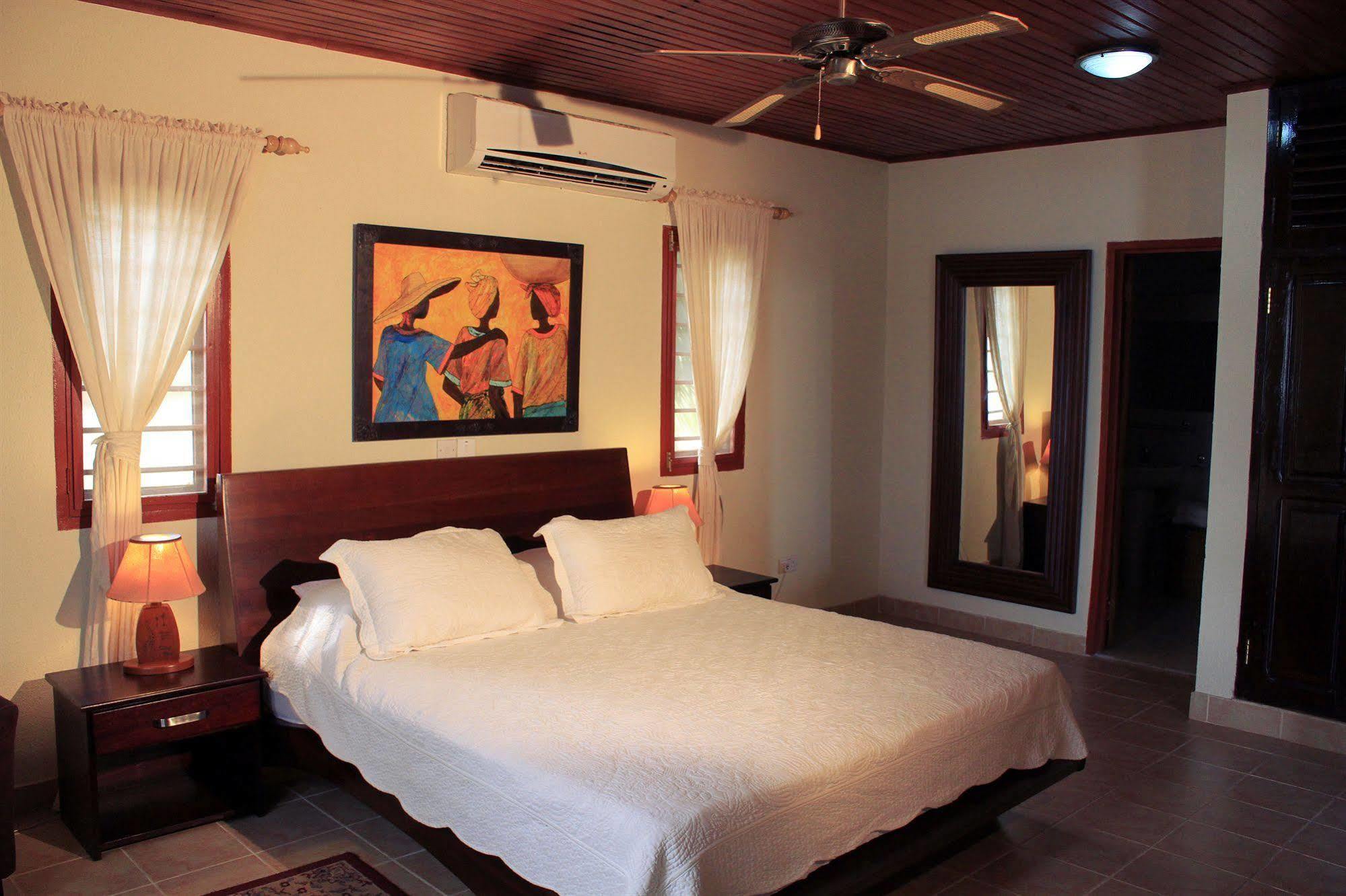 Coconut Grove Beach Resort Elmina Eksteriør billede