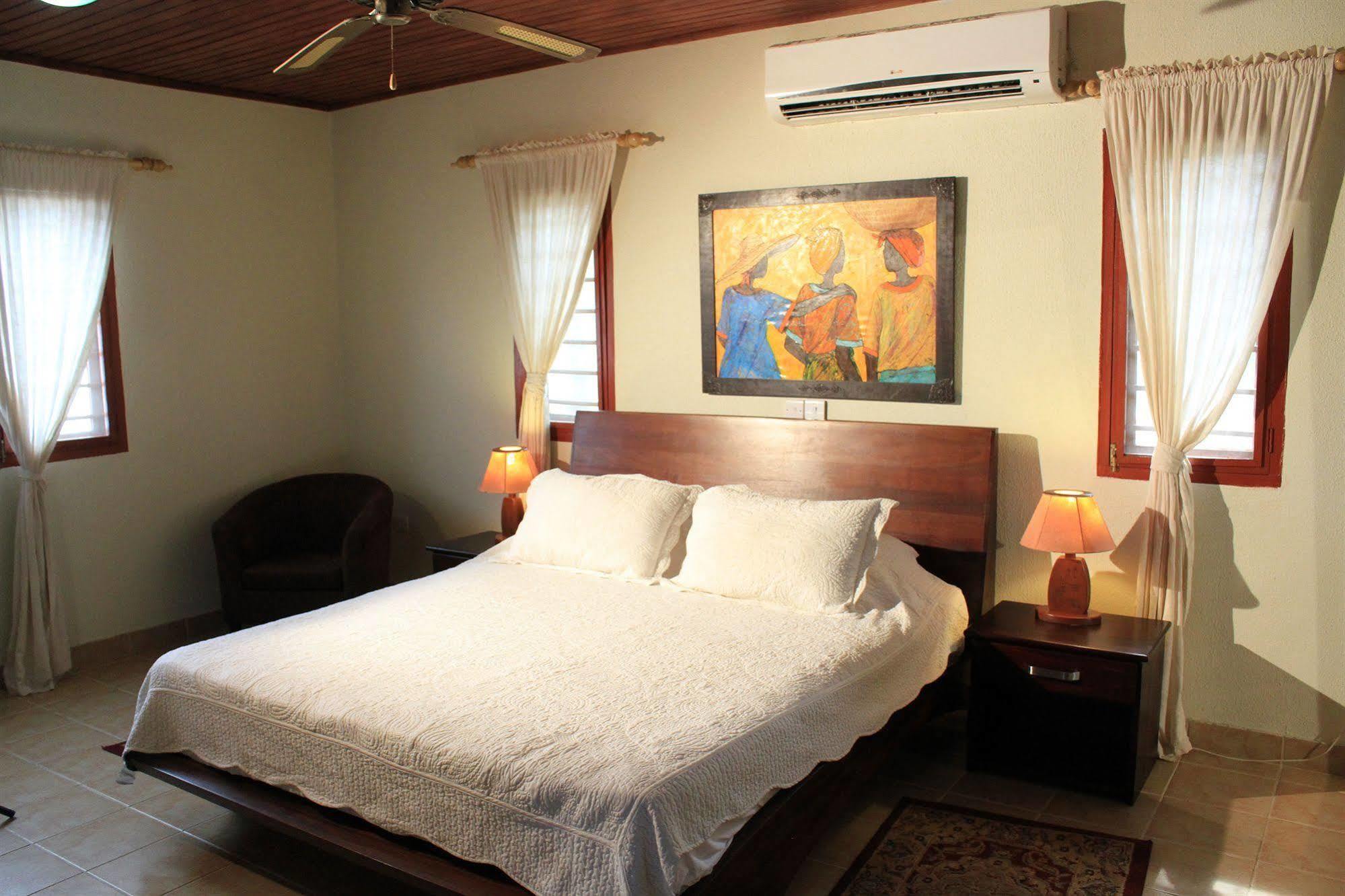Coconut Grove Beach Resort Elmina Eksteriør billede
